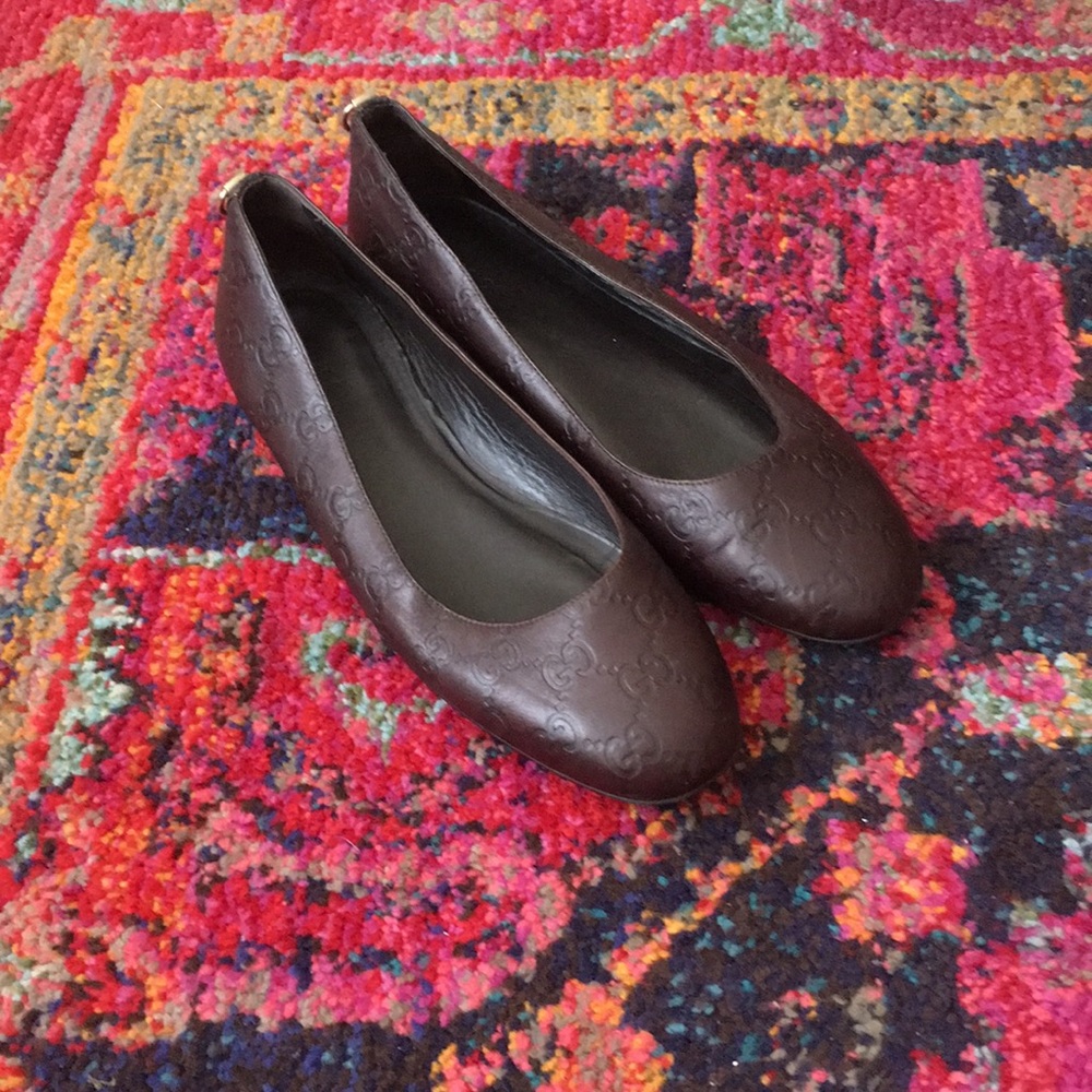 Leather Gucci logo flats 9/10 condition